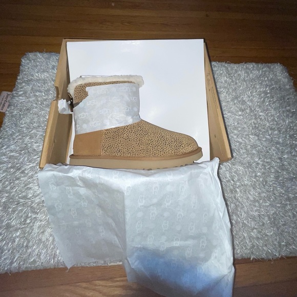 UGG BAILEY BOW MICRO CHEETAH BOOTS - Picture 9 of 11